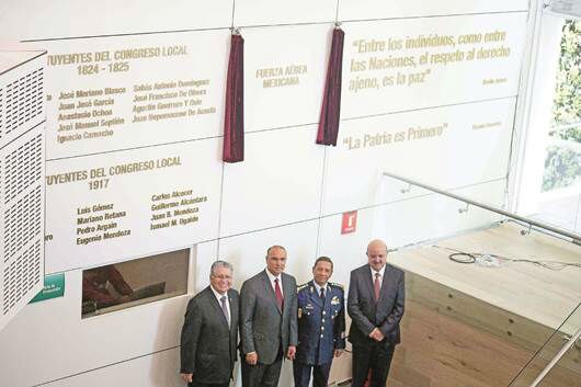 Honran labor de Fuerza Aérea