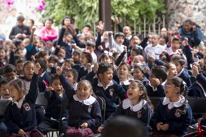Terminan ciclo escolar 464 mil alumnos
