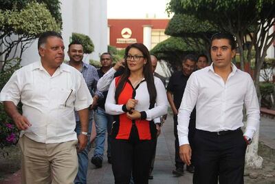 Alcaldes de los Apaseos se reúnen con Roberto Sosa