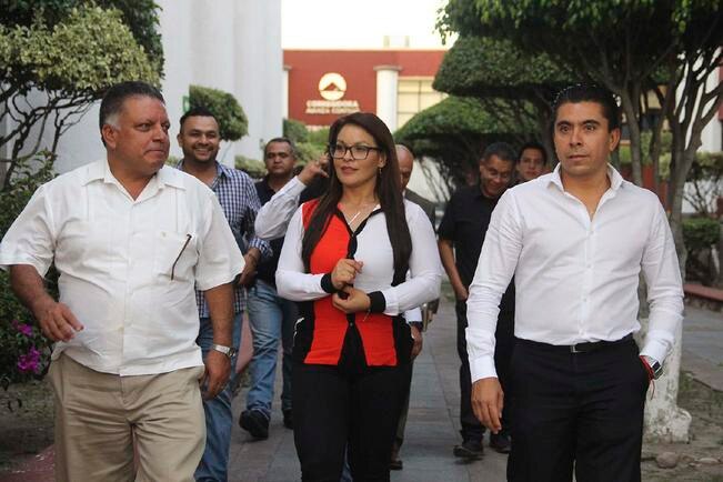 Alcaldes de los Apaseos se reúnen con Roberto Sosa