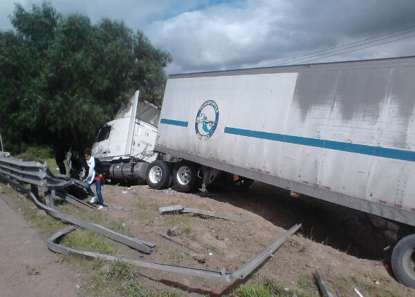 Sale tráiler de carpeta asfáltica