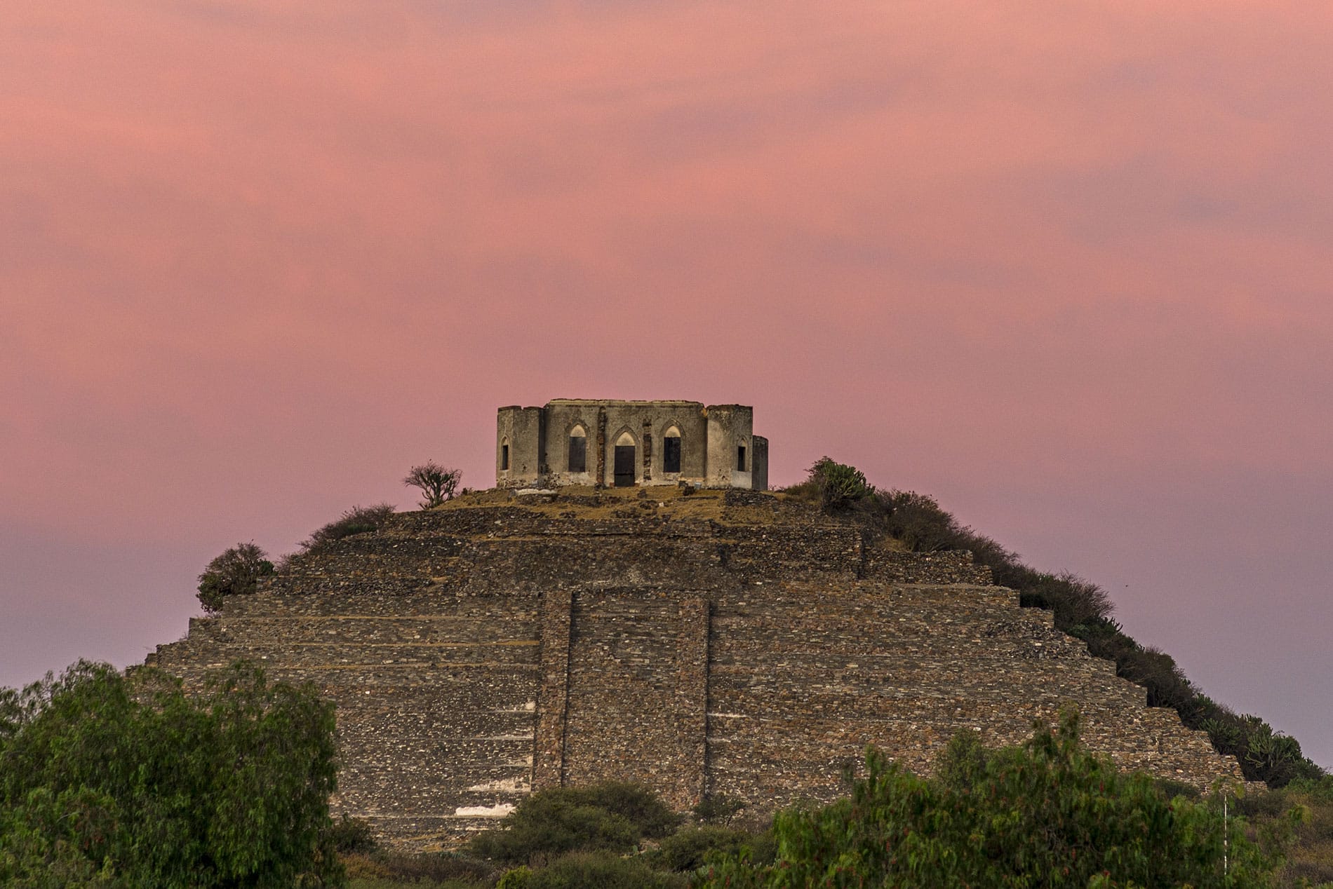 ¿Qué hay arriba de la pirámide del Pueblito en Querétaro?