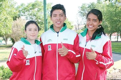 Van 4 queretanos a eventos élite