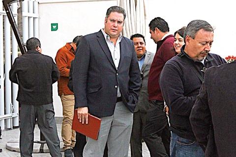 Respaldan a precandidato