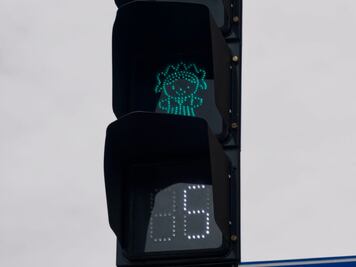 Querétaro pone a la muñequita Lele en los semáforos del Centro Histórico