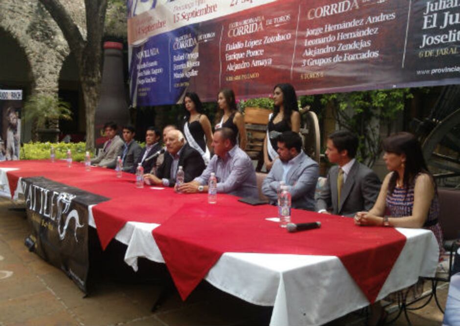 Presentan carteles de Provincia Juriquilla