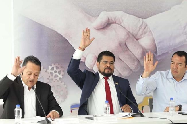 Se amparan 23 exempleados del Congreso