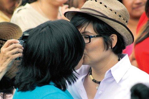 Rechazan sondeo sobre bodas gay