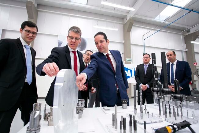 Gobernador inaugura planta automotriz en El Marqués