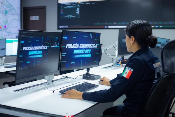 Por denuncia en redes, policía detiene a sujeto con drogas en Querétaro