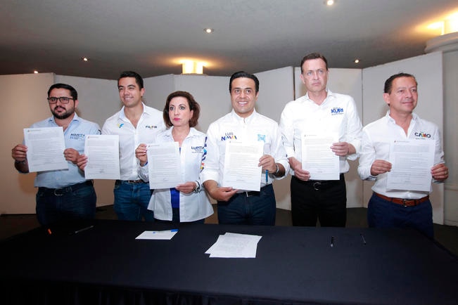 Nava ofrece arreglar calles de Jurica