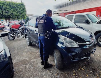 Recuperan auto robado en Querétaro; ya estaba a la venta