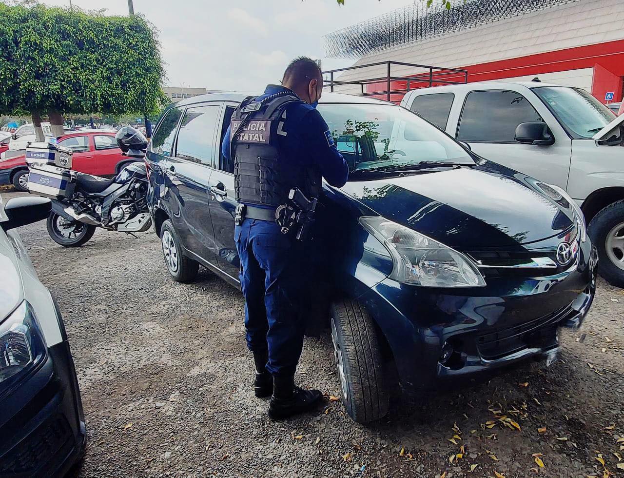 Recuperan auto robado en Querétaro; ya estaba a la venta