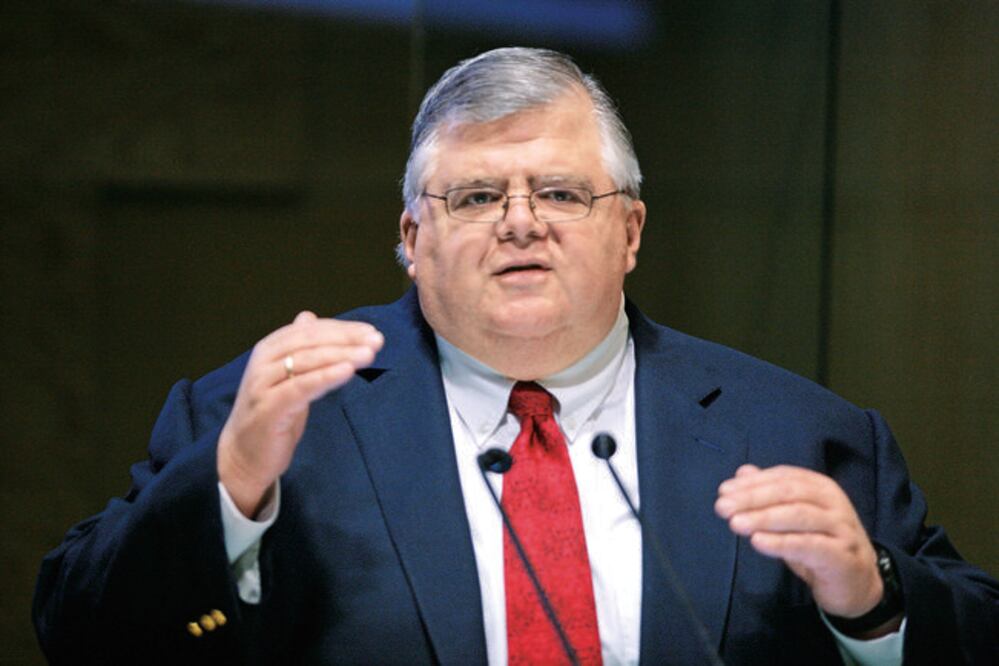 Agustín Carstens continuará como gobernador del Banco de México hasta finales del año, lo que daría certidumbre a los mercados, opinan (ARCHIVO EL UNIVERSAL)