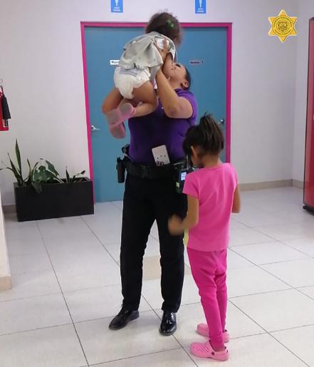 Rescatan a menores abandonados; la madre los dejó solos en casa 