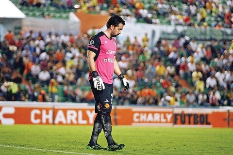 Los Gallos Blancos, siguen a la baja