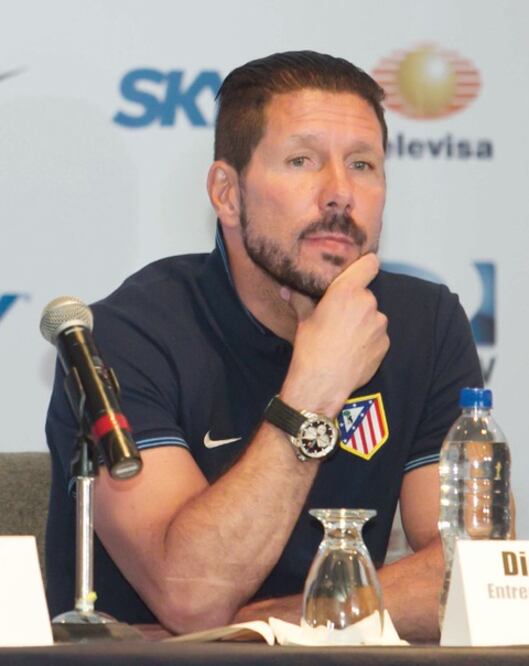 ‘Cholo’ acepta que ‘Chicharito’ es una opción