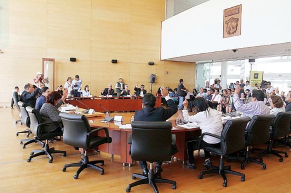 Acuerdan combate a violencia de género