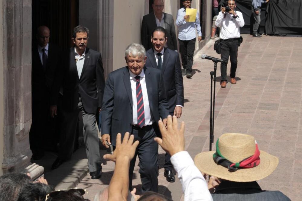 El próximo Presidente arribó al Palacio de Gobierno para encabezar una reunión privada en el Salón Gobernadores.