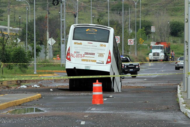 No hay riesgo para circular en avenida Camelinas: Correa Sada