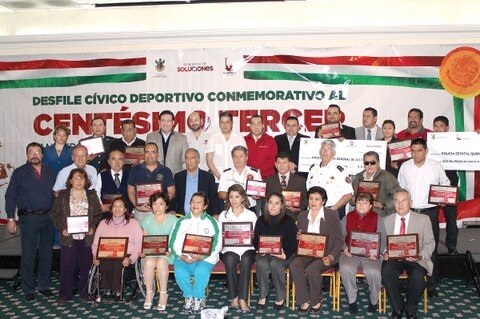 Premian a ganadores del Desfile