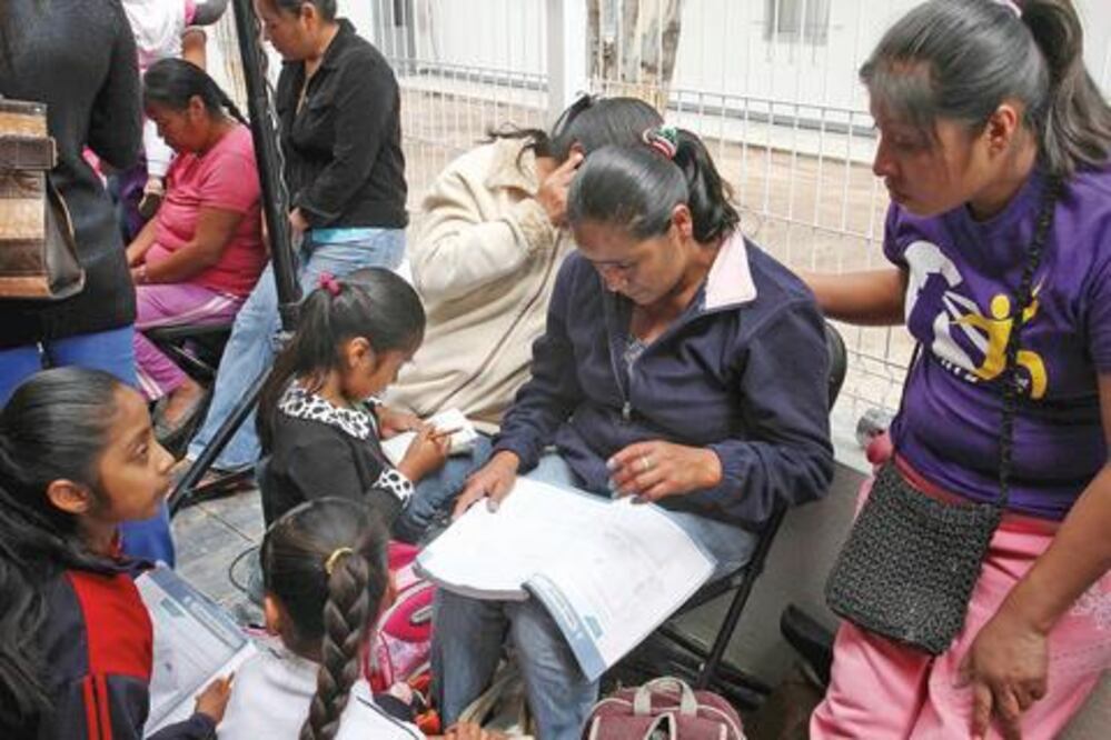 Indígenas hablan español y otomí, pero no pueden leerlo