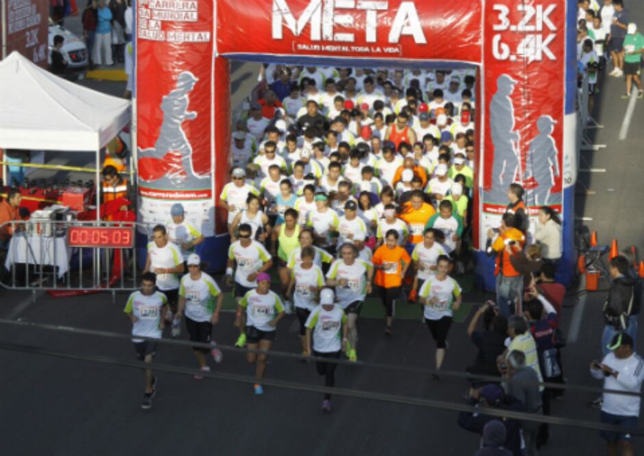 Queretanos corren y ayudan