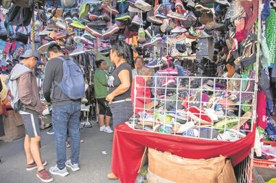 Tianguistas esperan que mejoren sus ventas