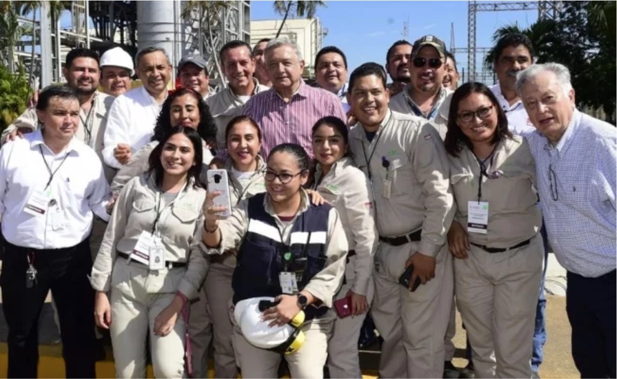 Se compromete AMLO a revisar edad de jubilación en CFE