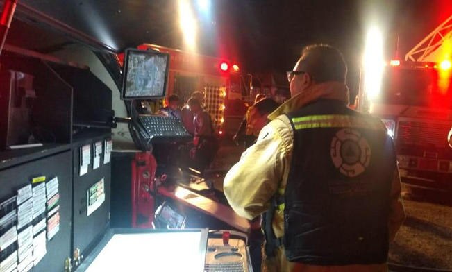 Se registra incendio en bodega de plástico