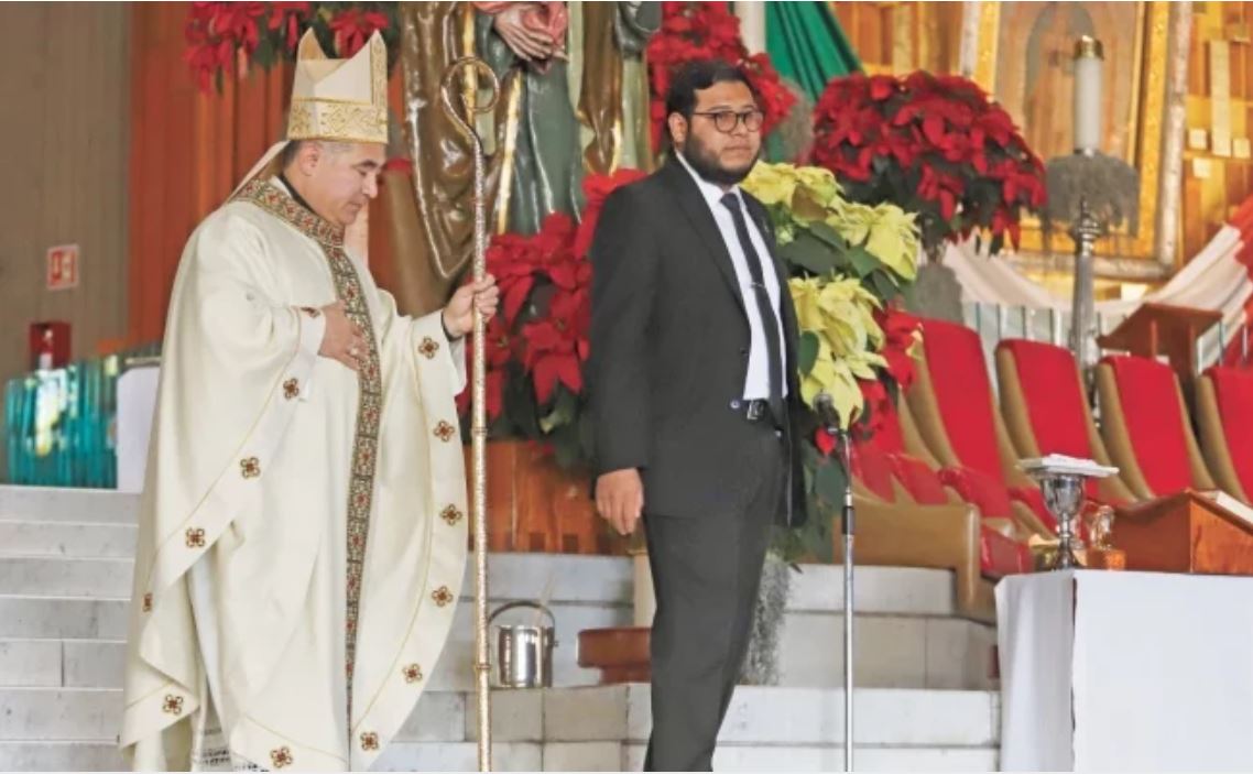 En la Basílica de Guadalupe, el obispo Carlos Samaniego fue quien ofició la misa dominical en sustitución del arzobispo Carlos Aguiar Retes. Foto/BERENICE FREGOSO. EL UNIVERSAL