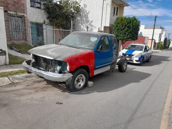 Policía de SJR llama a retirar autos en abandono