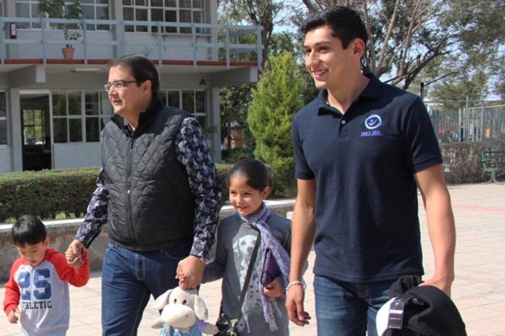 Detienen a director de juventud