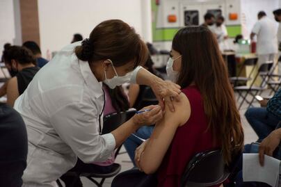 Vacunación disminuirá los contagios de Covid-19 entre los jóvenes