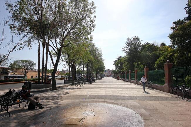 Da juez 30 días más para reinstalar a vendedores en Alameda Hidalgo