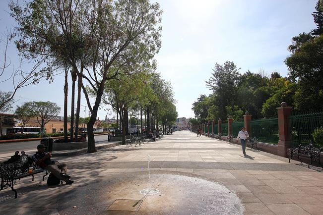 Da juez 30 días más para reinstalar a vendedores en Alameda Hidalgo