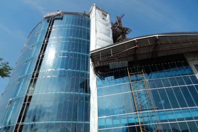 Cae viga sobre trabajador 