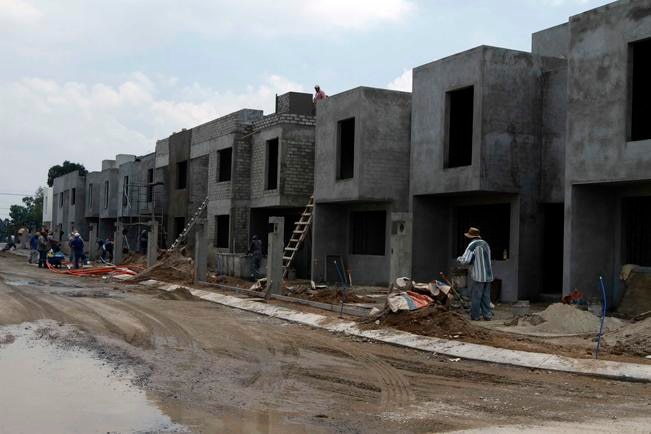 La entidad estará encargada de la construcción de las casas y los migrantes tendrán que aportar 45 mil pesos para completar la inversión requerida. (ARCHIVO. EL UNIVERSAL)