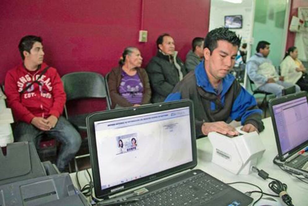 Llaman a jóvenes a tramitar su credencial