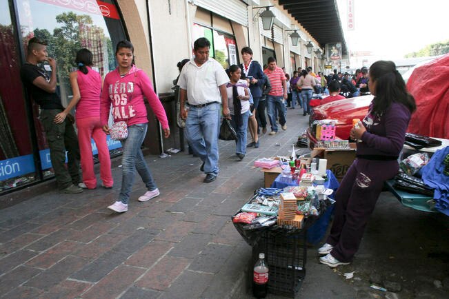 Comerciantes denuncian abusos de inspectores