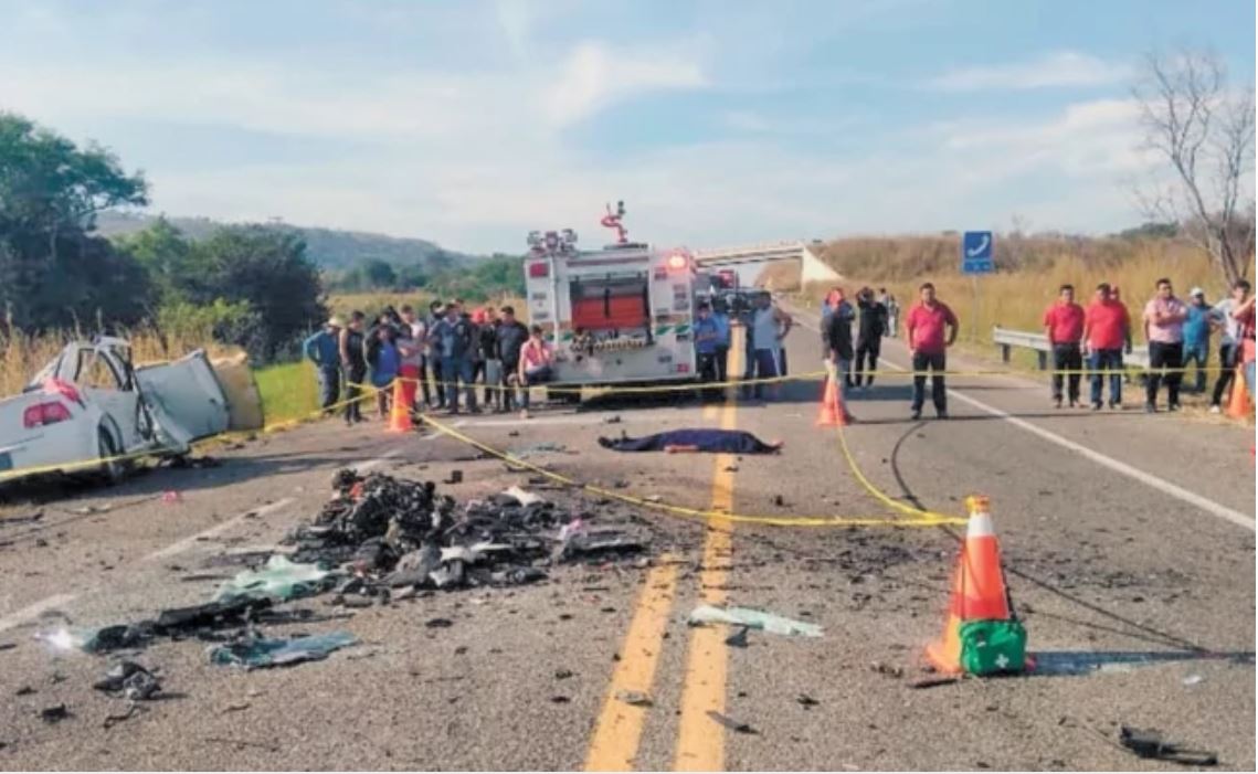 Mueren 11 personas en accidente automovilístico