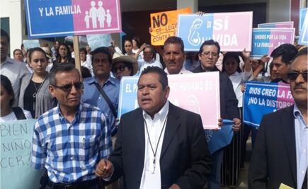Con rezos, protestan contra iniciativa para despenalizar el aborto en Oaxaca