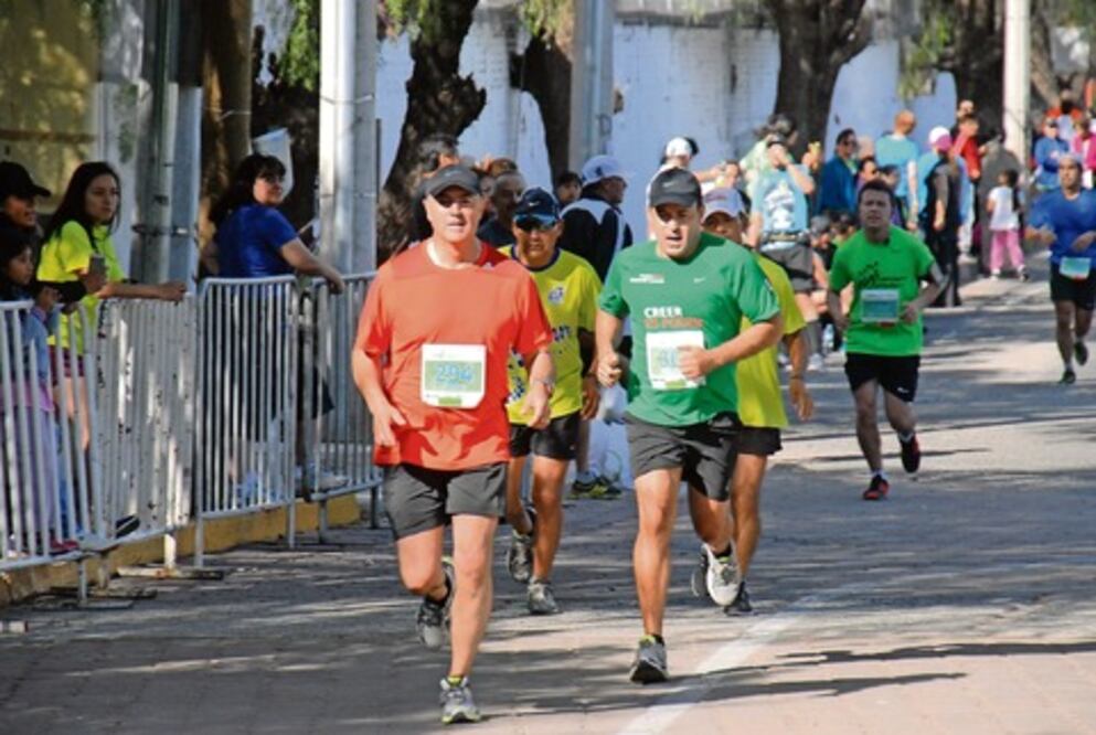 Kenia domina la Carrera Regency