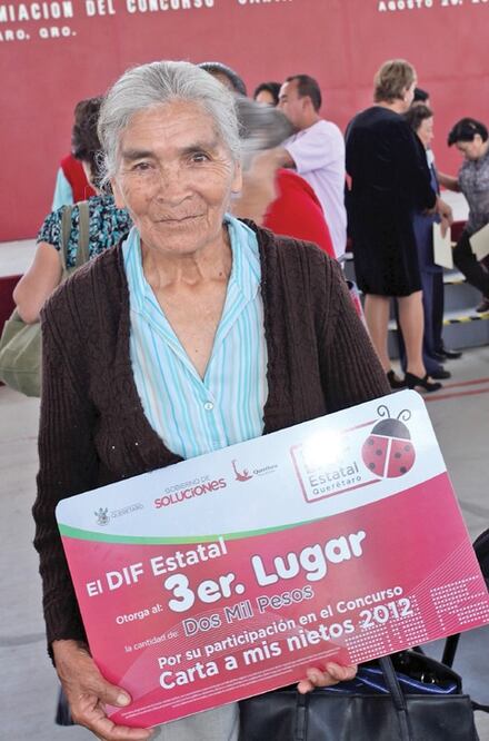 Reconoce DIF a los adultos mayores