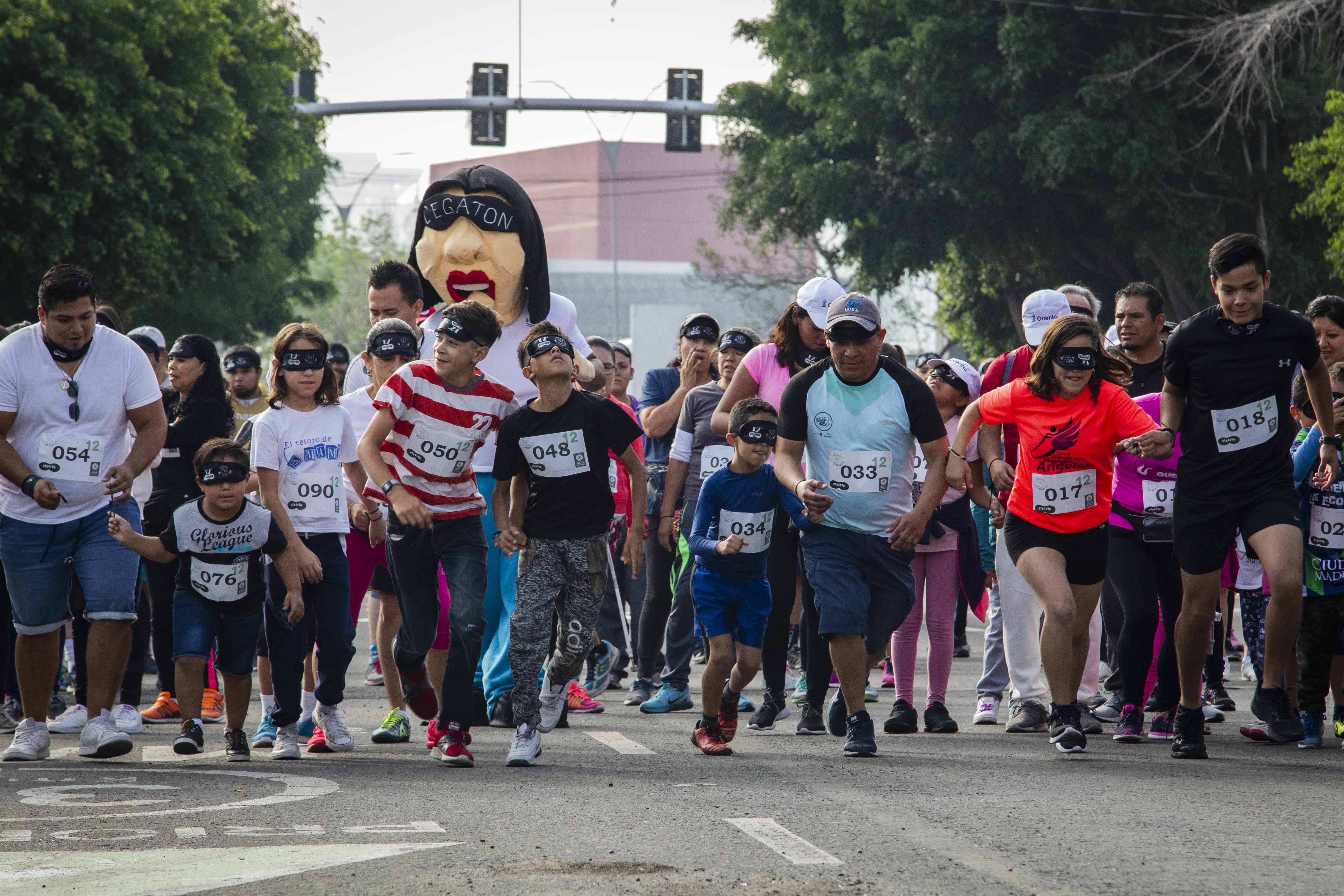 #Crónica|Carrera a ciegas. Logran crear conciencia en 3.2 km