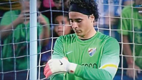 Guillermo Ochoa hace primer ‘oso’