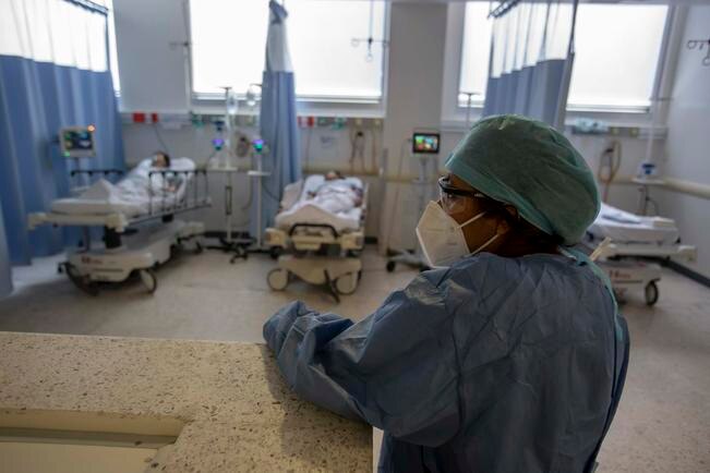 Contagios de Covid-19 causan la ausencia del 30% de la plantilla del sector salud