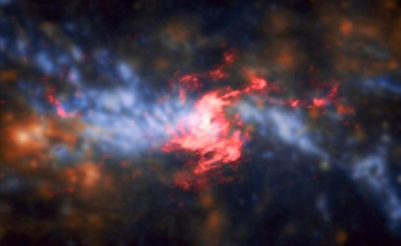 Observan una galaxia con interior oculto