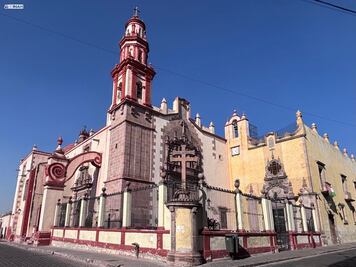 Unen esfuerzos para restaurar fachada de Parroquia de Santiago
