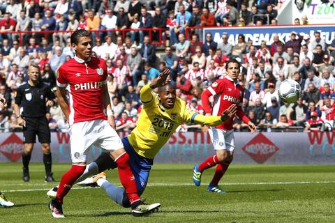 El PSV, cerca del cetro de Holanda
